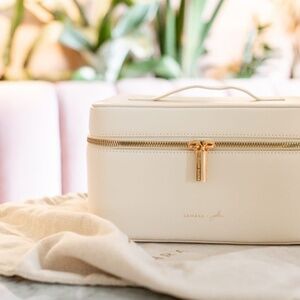 Samara x Jilly Box Cream Leather Makeup Case